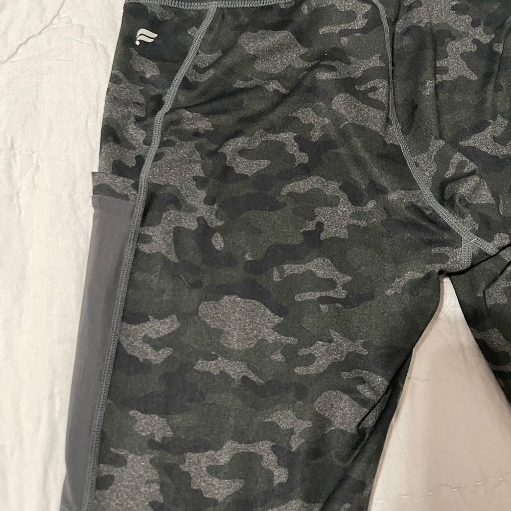 Fabletics Powerhold Athletic Leggings Green Camo Pull On Legging Pant